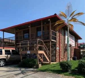 Beverly Hills Inn - Shawnee State Lodge Heliport