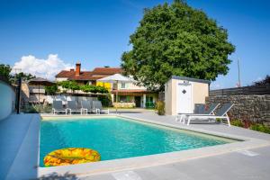 House Ladonja with private pool