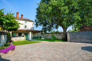 House Ladonja with private pool 