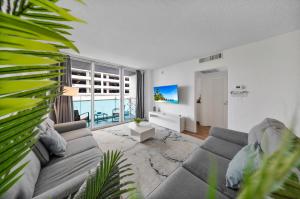 Oceanfront Luxury Condo with Stunning Views and Resort Amenities