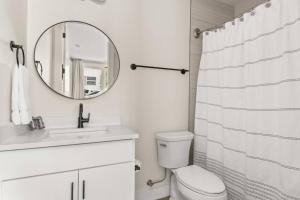 The Oasis Tropical villa with rooftop views