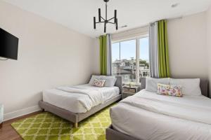 The Oasis Tropical villa with rooftop views