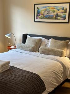 One room with parking space