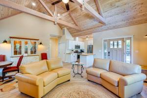 Auburn Farmhouse with Fireplace, Close to Wineries