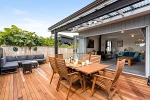 Whanga Beach Bach and Sleep-out - Whiritoa