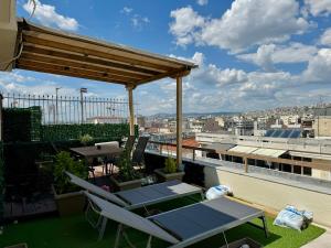 Rooftop Tiny Suite-Roof Deck-Sunbeds-City view