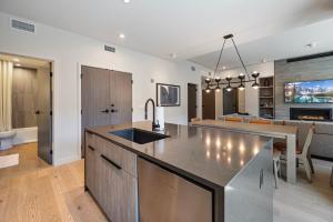 Ski-inout exclusive 3BR high end luxury at Park City Mountain restaurants spa bar rooftop pool