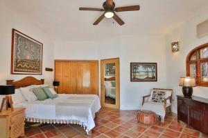 Casa Nainoa - Home with Pool & Rooftop Palapa