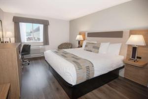Coast Abbotsford Hotel & Suites