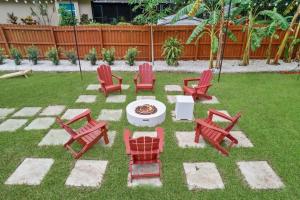 Backyard Games, Fire Pit, Heated Pool, Near Beach