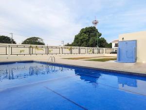 2 BR Condo with pool only 15 min to Marina & Beach