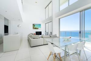 Endless Blue - Stunning Beachfront Living with Pool