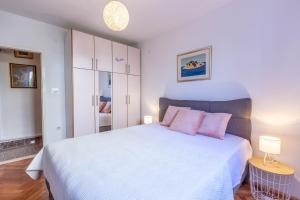 Apartments by the sea Podstrana, Split - 15963