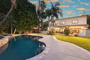 Posh Estate By Universal Studios - Kester