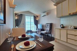 Grand Florida 1 Bedroom Condo close to Beach - G511