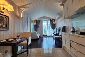 Grand Florida 1 Bedroom Condo close to Beach - G511