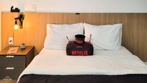 Nosso Apê 915: Piscina | TV Box | Academia - NA2002