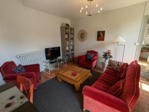 Maisons de vacances Maison XVIIIe avec jardin privatif - Yevre le Chatel - FR-1-590-440 : photos des chambres