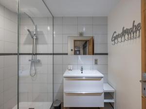 Appartements Loft spacieux avec spa, piscine, salle de sport et parking - FR-1-809-4 : photos des chambres