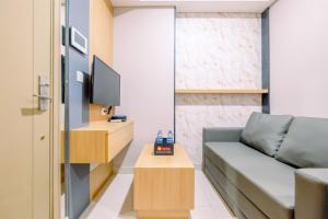 Comfort and Modern 1BR at Gold Coast Apartment By Travelio