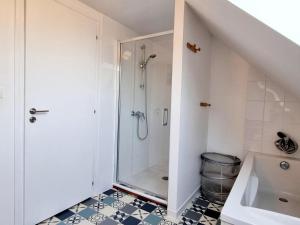 Maisons de vacances Gite au calme avec jardin, Wifi et parking pres de Lille - FR-1-510-222 : photos des chambres