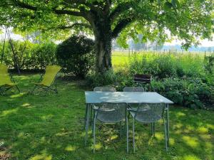 Maisons de vacances Gite au calme avec jardin, Wifi et parking pres de Lille - FR-1-510-222 : photos des chambres