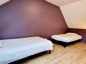 Maisons de vacances Gite au calme avec jardin, Wifi et parking pres de Lille - FR-1-510-222 : photos des chambres