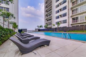 2BR Orange County With Free Parking and Rooftop Pool