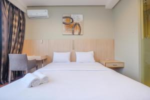 Exclusive and Comfy Studio Kemang Mansion Apartment By Travelio