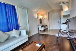 Grand Florida 1 Bedroom Condo close to Beach - G610