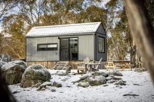 Big Yard Escapes - Two Off-Grid Tiny Houses on the Mowamba River - Moonbah