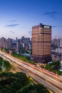 Intercity Shanghai Xujiahui - Free Minibar and near Yishan Road Metro Station - Meilong