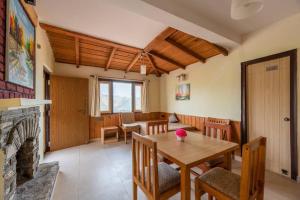 Pet-Friendly 2 bedroom mountain view cottage