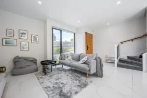 Modern Townhouse - Cafes, Shops, Bus, Freeway access - Bulleen