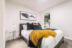 St Kilda Meets NYC New York-style Apt Parking