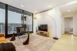 St Kilda Meets NYC New York-style Apt Parking