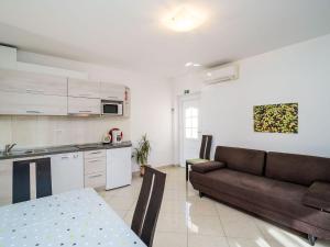 Villa Samba- Premium One-Bedroom Apartment with Balcony and Sea View