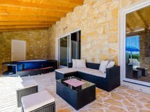 Villa Mateo - Three Bedroom Apartment with Terrace and Private Pool - Vodovada