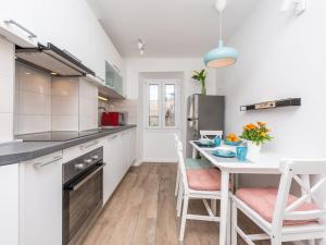 Apartment Simovi - Two Bedroom Apartment with City View