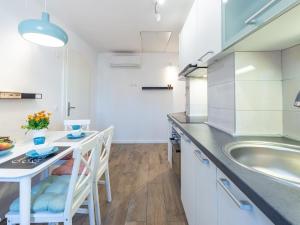 Apartment Simovi - Two Bedroom Apartment with City View