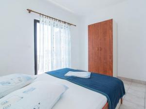 Apartments Neva- Two Bedroom Apartment with Balcony 4R