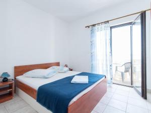 Apartments Neva- Two Bedroom Apartment with Balcony 4R