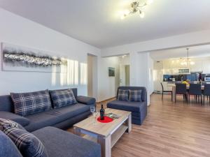 Apartments Palma - Two Bedroom Apartment with Balcony and Sea View Veliki