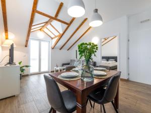 Apartments Terra - Comfort One Bedroom Apartment with Balcony and City View VELIKI