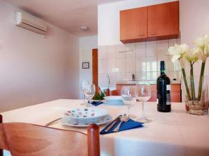Apartments Bruna Lastovo-Comfort One Bedroom Apartment with Balcony and Sea View-Plavi