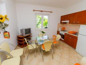 Apartments Ivana TR - One Bedroom Apartment with Terrace A3