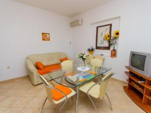 Apartments Ivana TR - One Bedroom Apartment with Terrace A3