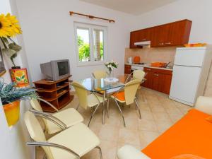 Apartments Ivana TR - One Bedroom Apartment with Terrace A3