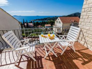 Apartments Knego - One Bedroom Apartment with Balcony and Sea View