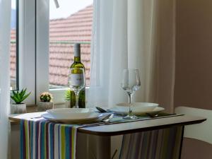 Apartments Knego - One Bedroom Apartment with Balcony and Sea View